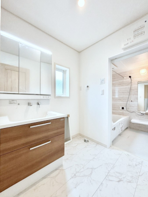 ���ʑ�E���ʏ� �������̂�����K��Ԃł��B�����̐g�x�x���C�����ǂ����g�������܂��B 