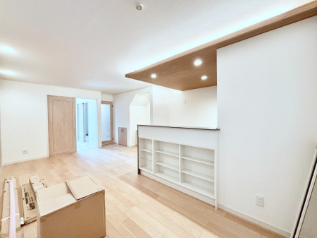 ���̑����� �Ƒ��̏Ί炪���R�Ɛ��܂�Ă���A����ȕ��͋C�̃_�C�j���O�Ɏd�オ���Ă��܂��B