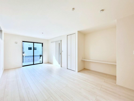 ���r���O ���邢�z���������A�����̕��͋C�ɖ�������郊�r���O�_�C�j���O