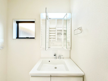 ���̑����� �O�ʋ��̗��ɁA���ϕi��q���p�i�Ȃǂ����[�\�B���ʑ����������ƕۂ��܂��I