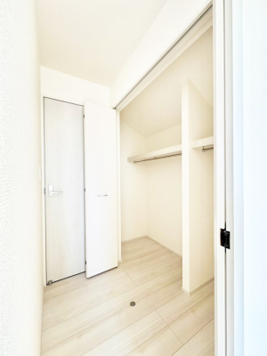 ���[ �m���̃N���[�[�b�g�B���s��������̂Ō���̈ߗނ�����������܂�܂��B