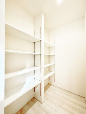 ���̑����� �L�b�`���ɂ̓p���g���[�I�H�ނ̃X�g�b�N�͂������A���p�i�̎��[�Ȃǎg�����͂��낢��I