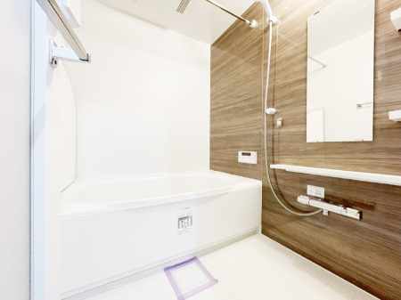 ���� ����̔�������Ă���閾�邢�������̂���o�X���[��