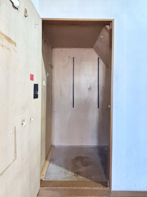 ���[ ���p�i�̃X�g�b�N�␅�Ȃǂ̔��~�Ɏg����K�i�����[�B