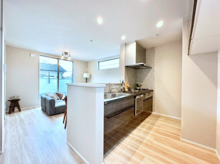 �L�b�`�� ���������Ȃ��炲�Ƒ��Ƃ̉�b���y���߂�ΖʃJ�E���^�[�L�b�`��