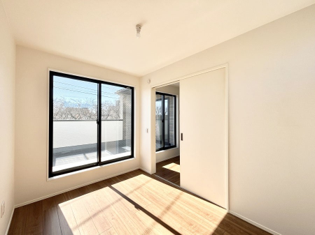 ���̑����� ���邢�o���R�j�[�T�C�h�ɗm����ݒu�B�ڊo�߂̗ǂ��Q���ɁB 