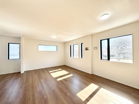 ���̑����� ���邢�z���������A�����̕��͋C�ɖ��������_�C�j���O�B   