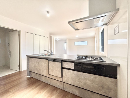 �L�b�`�� ���������Ȃ���ł����Ƒ��Ƃ̉�b���y���߂�ΖʃL�b�`��