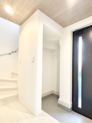 ���[ �V���[�Y�C���N���[�N�t���I�J���x�r�[�J�[���u���܂��B 