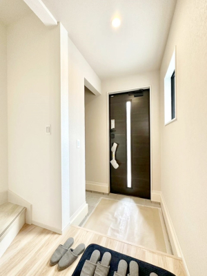 ���� �K���X�X���b�g�̓��������փh�A�������Ɍ���͂��Ă���܂�