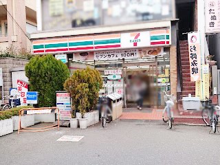 ���ӊ� �R���r�j 300m �Z�u��-�C���u�� ������̑�X