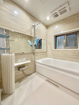 ���� ����̔�������Ă���閾�邢�������̂���o�X���[��  