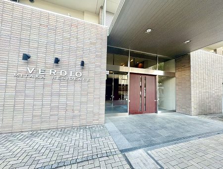 �G���g�����X �O�� �Y��ȃG���g�����X�́A���Z�҂�D�����}������Ă���܂�  