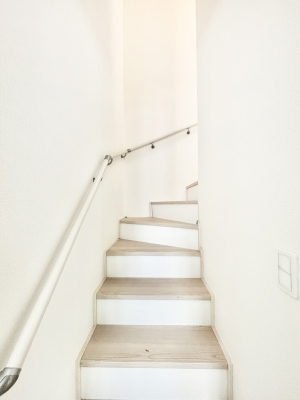 ���̑� ���Ƒ��Ԃ̃R�~���j�P�[�V�������[�܂郊�r���O�C���K�i���̗p