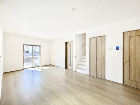 ���r���O ���邢�z���������A�����̕��͋C�ɖ�������郊�r���O�E�_�C�j���O�B