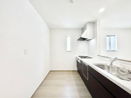 �L�b�`�� �u�₩�ȕ����ʂ蔲����L�b�`���B��������̂Ŗ��邭���C�ɂ��𗧂��܂��B