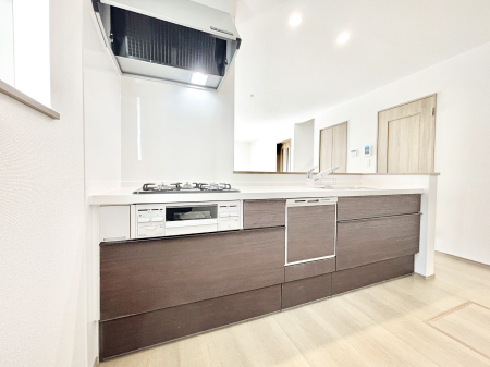 �L�b�`�� �J�E���^�[�z���ɂ��b�������Ȃ��疈���̂������������Ɗy����