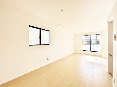 ���̑����� �Ƒ��̏Ί炪���R�Ɛ��܂�Ă���A����ȕ��͋C�̃_�C�j���O�Ɏd�オ���Ă��܂��B