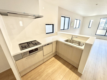 �L�b�`�� �������������I�ɁA�y�����I�V�X�e���L�b�`��  