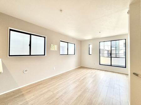 ���r���O ���邢2�K���r���O�I�O����̎������V���b�g�A�E�g���ĉƑ��̃v���C�o�V�[�����܂��B