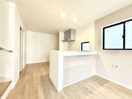 �L�b�`�� ���������Ȃ���ł����Ƒ��Ƃ̉�b���y���߂�ΖʃL�b�`��