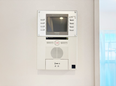 ���̑����� TV���j�^�[�t�C���^�[�t�H�����t���Ă��ăZ�L�����e�B�[��  