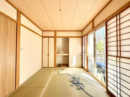 ���̑����� ���r���O�Ɨׂ荇���Ă���a���B�ق��ƈꑧ�ł���a�̋�Ԃ��Y�ꂸ�ɁB 