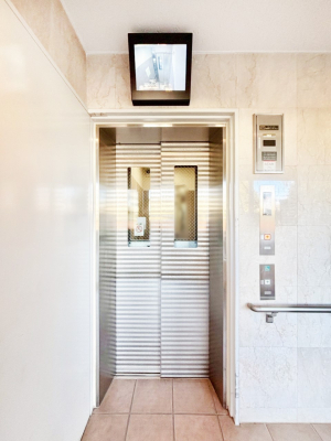 ���̑����� �G���x�[�^�[������̂ŉו��̑����������S�ł���