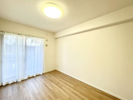 ���̑����� �o���R�j�[���J�������v���X���Ă����m��  