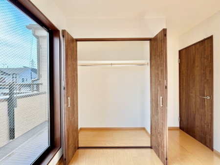 ���[ �m���̃N���[�[�b�g�B���s��������̂Ō���̈ߗނ�����������܂�܂��B�@