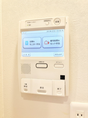 ���̑����� TV���j�^�[�t�C���^�[�t�H�����t���Ă��ăZ�L�����e�B�[��  