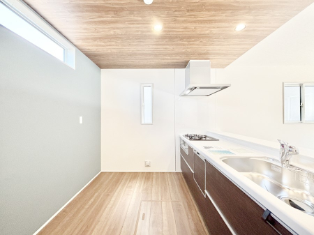 �L�b�`�� �u�₩�ȕ����ʂ蔲����L�b�`���B��������̂Ŗ��邭���C�ɂ��𗧂��܂��B