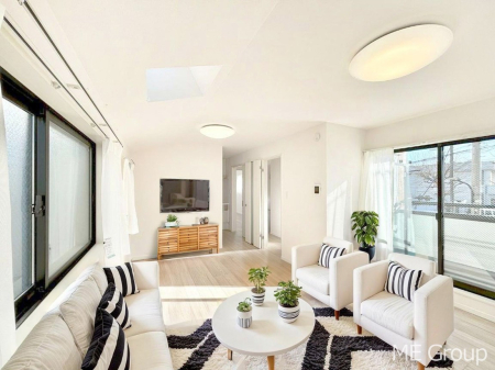 ���r���O �Ƒ��̘a�₩�ȉ�b���������Ă������B�J�����̂��郊�r���O�ł��B���Ƌ��CG�ł�  