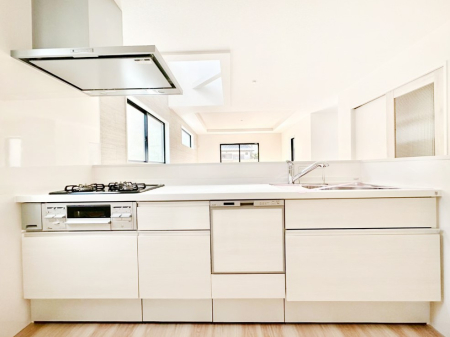 �L�b�`�� ���r���O�ŗV�Ԃ��q�l�������Ȃ��炨�������ł���ΖʃL�b�`��