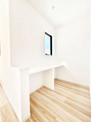 ���̑� ���r���O�ɂ́A���q�l�̕׋��ɂ��p�\�R����Ƃɂ��g����X�^�f�B�J�E���^�[�t��