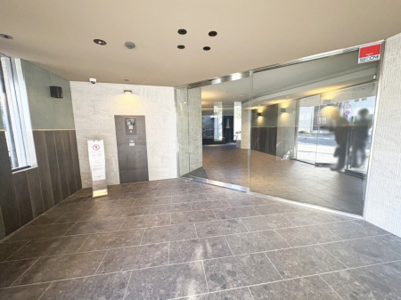 �G���g�����X �Y��ȃG���g�����X�́A���Z�҂�D�����}������Ă���܂�  