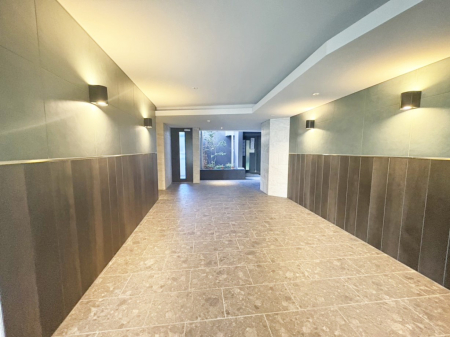 ���̑� �҂����킹�ꏊ�Ƃ��Ă��֗��ȃG���g�����X���r�[