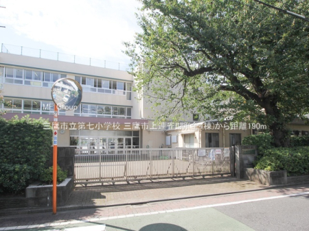 ���ӊ� ���w�Z 190m �O��s���掵���w�Z