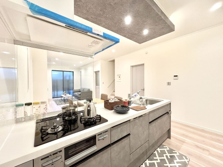 �L�b�`�� ���������Ȃ���ł����Ƒ��Ƃ̉�b���y���߂�ΖʃL�b�`��