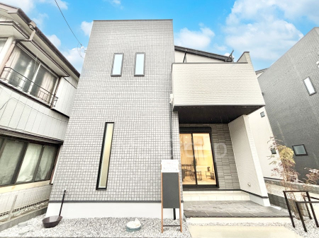 ���n�O�ώʐ^ �������ꂽ�O�ρA�㎿�ȏZ��Ԃ��L���鎺���͉i�����S���ĉ߂�����Z���ł��B 