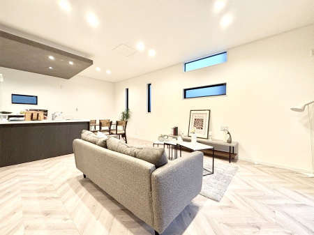 ���r���O �������������͋C�̂k�c�j�͉Ƒ��݂�Ȃ̉��K���