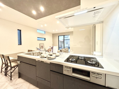 �L�b�`�� ���������Ȃ���ł����Ƒ��Ƃ̉�b���y���߂�ΖʃL�b�`��