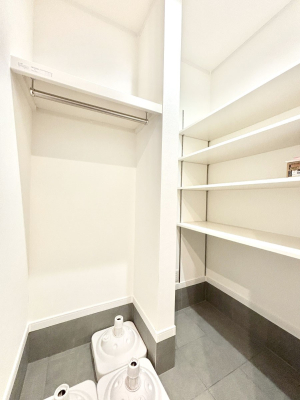 ���̑����� TV���j�^�[�t�C���^�[�t�H�����t���Ă��ăZ�L�����e�B�[��  