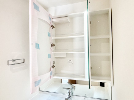 ���̑����� �O�ʋ��̗��ɁA���ϕi��q���p�i�Ȃǂ����[�\�B���ʑ����������ƕۂ��܂��I