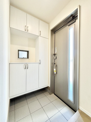 ���� �K���X�X���b�g�̓��������փh�A�������Ɍ���͂��Ă���܂�