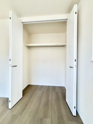 ���[ �m���̃N���[�[�b�g�B���s��������̂Ō���̈ߗނ�����������܂�܂��B