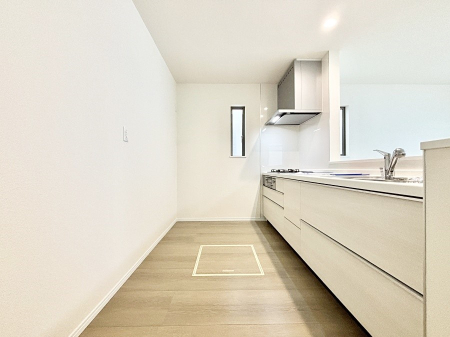 �L�b�`�� �u�₩�ȕ����ʂ蔲����L�b�`���B��������̂Ŗ��邭���C�ɂ��𗧂��܂��B