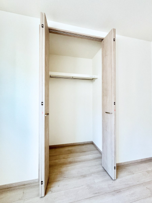 ���[ �m���̃N���[�[�b�g�B���s��������̂Ō���̈ߗނ�����������܂�܂��B