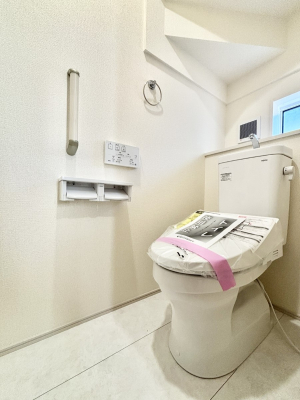 �g�C�� �g�C����1�K��2�K���ꂼ��ɔz�u����Ă��ĂƂĂ��֗��ł��B 