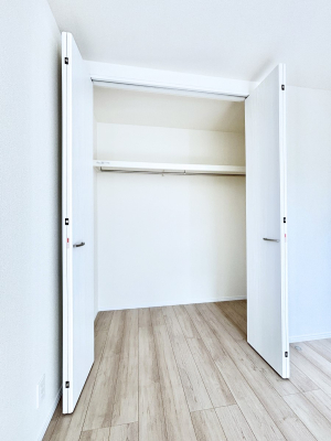 ���[ �m���̃N���[�[�b�g�B���s��������̂Ō���̈ߗނ�����������܂�܂��B